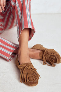 Camel Round-Toe Loafers with Fringe Detail