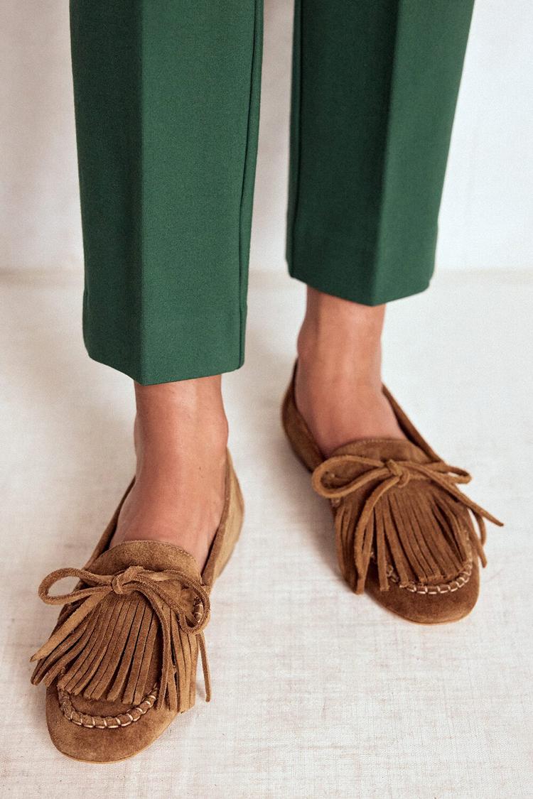 Camel Round-Toe Loafers with Fringe Detail