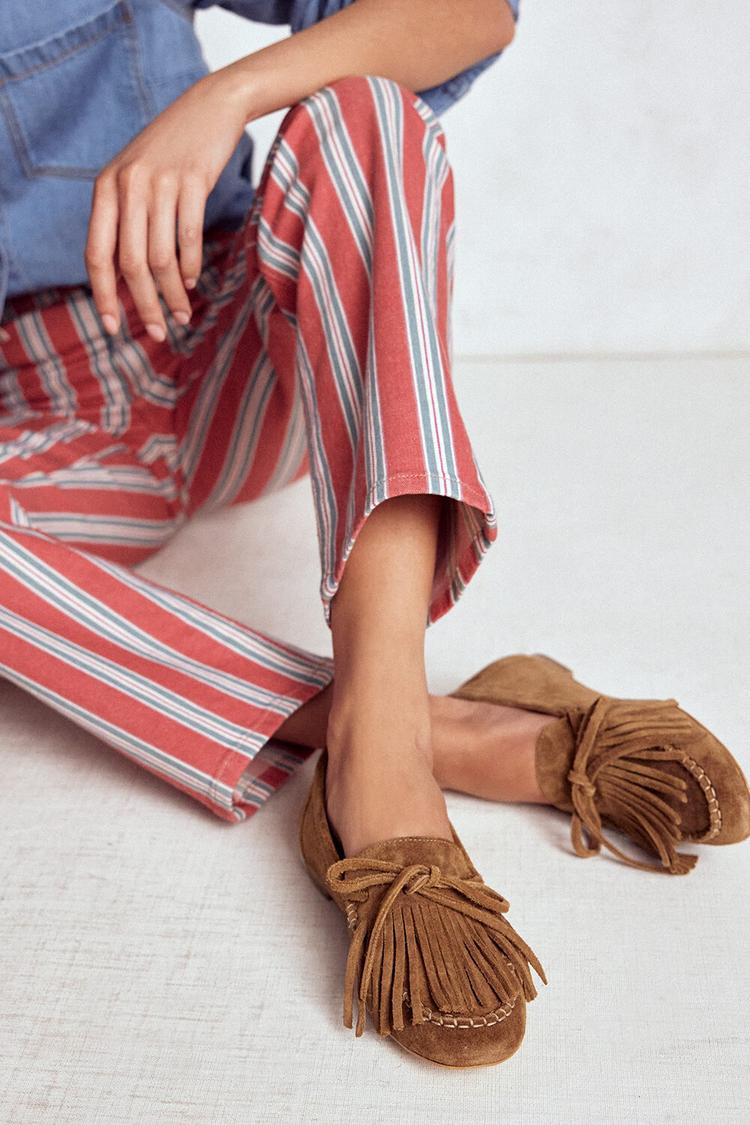 Camel Round-Toe Loafers with Fringe Detail