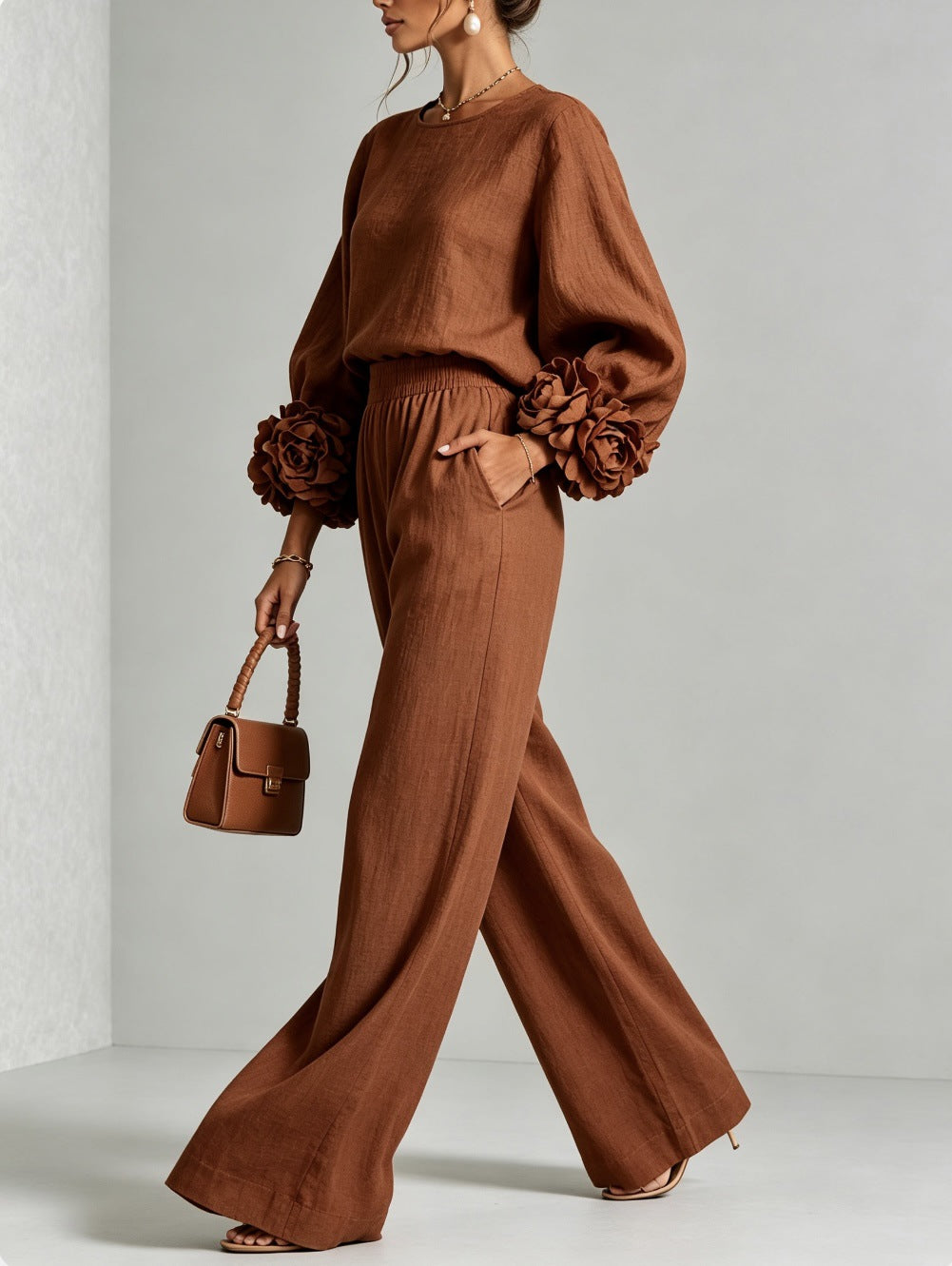 Ofelia | Coordinato con polsini a fiori e pantaloni a gamba larga