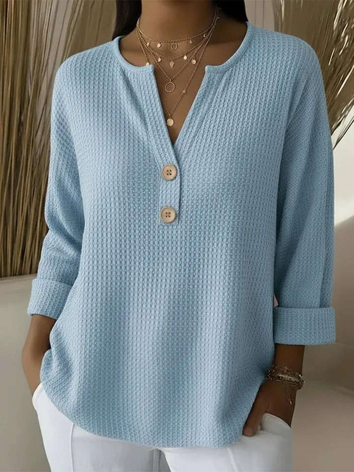 LUCÍA | TEXTURED BUTTONED HENLEY TOP