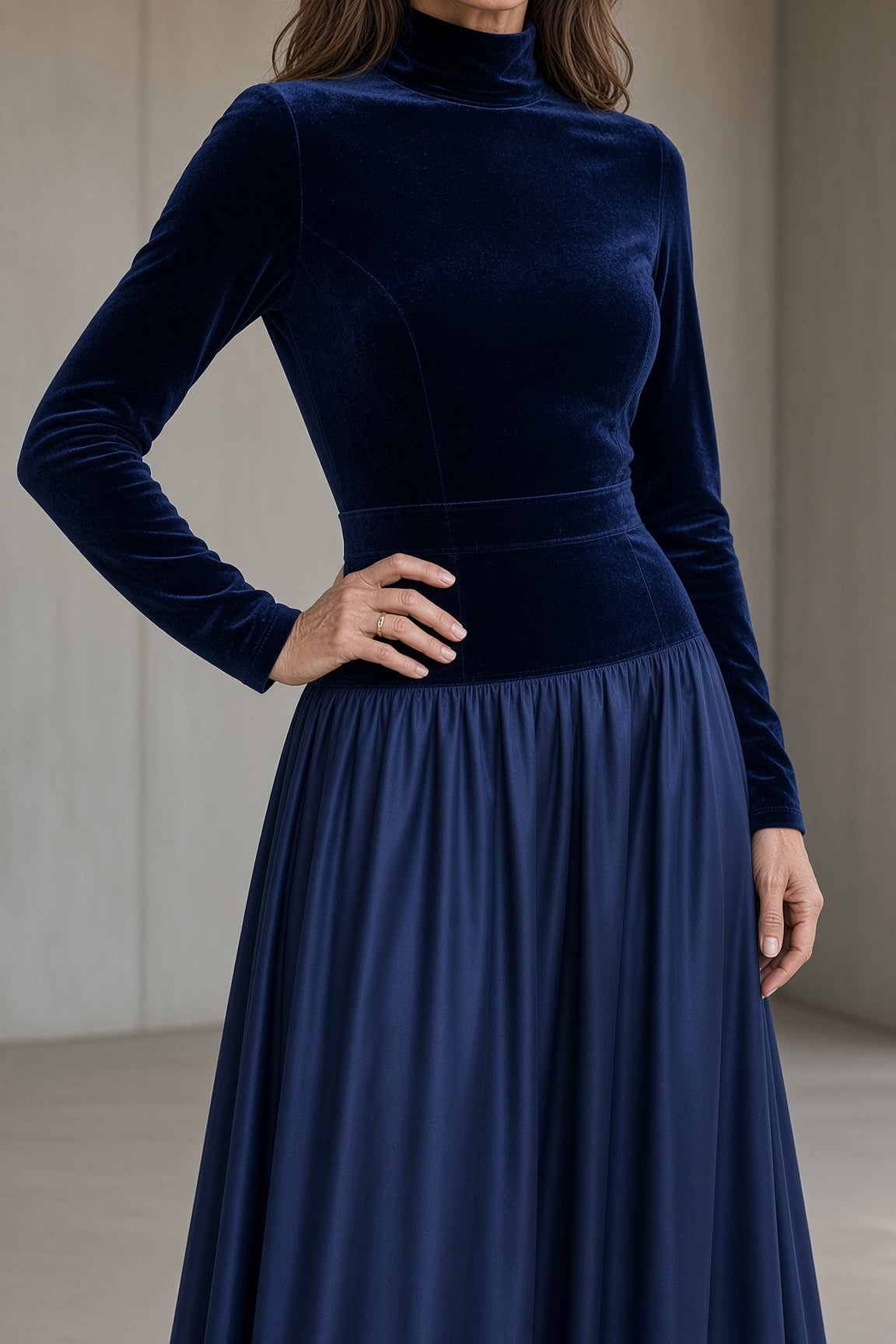 Sidony velvet maxi dress in midnight blue, close-up of bodice and skirt